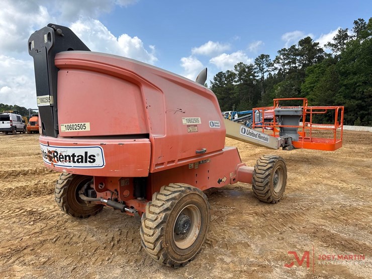 2017-jlg-400s-image-3