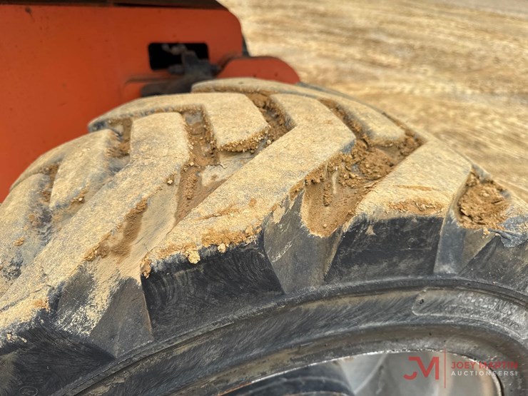 jlg-800s-image-13