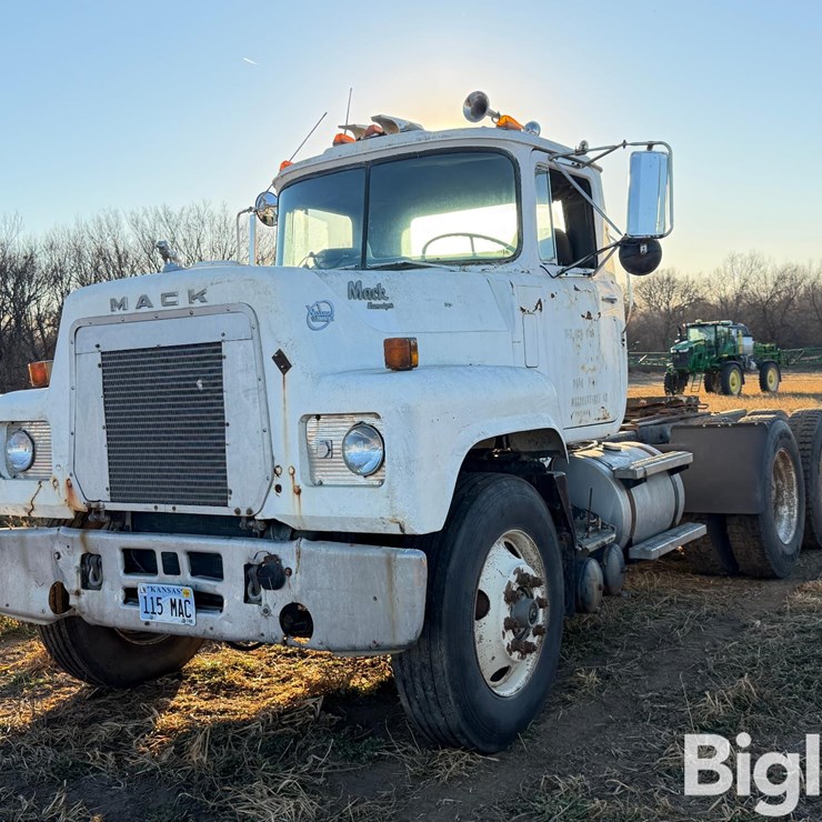 1986 Mack RS688LST T/A Truck Tractor