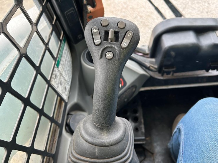 2017-bobcat-t870-image-26