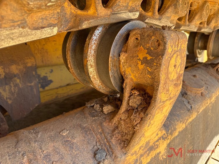 2011-komatsu-d65wx-16-image-12