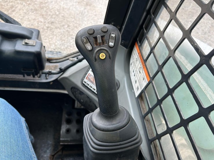 2017-bobcat-t870-image-21