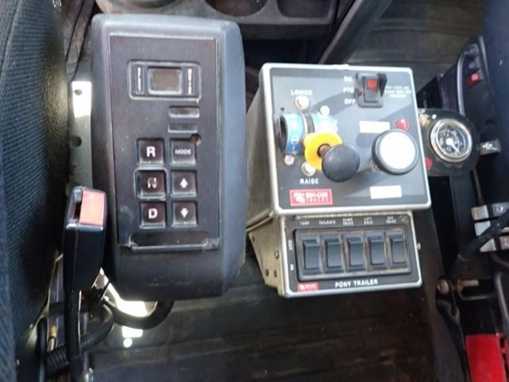 2012-caterpillar-ct660s-image-19