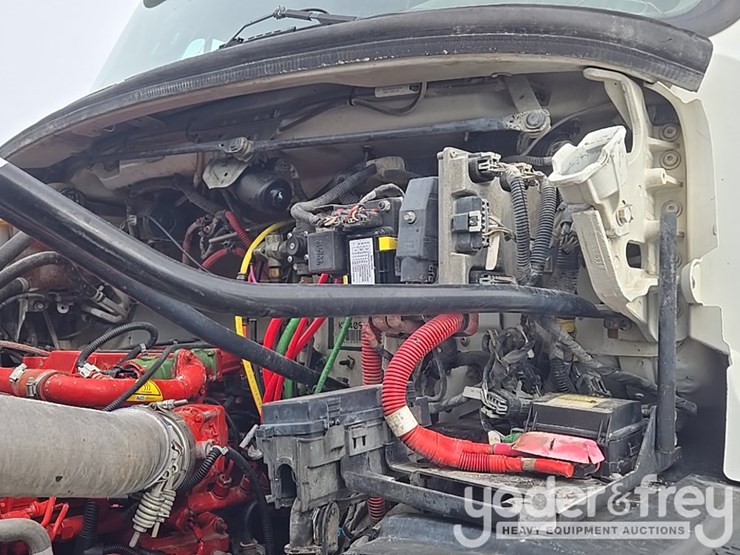 2019-freightliner-108sd-image-42