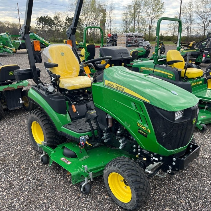JOHN DEERE 1025R