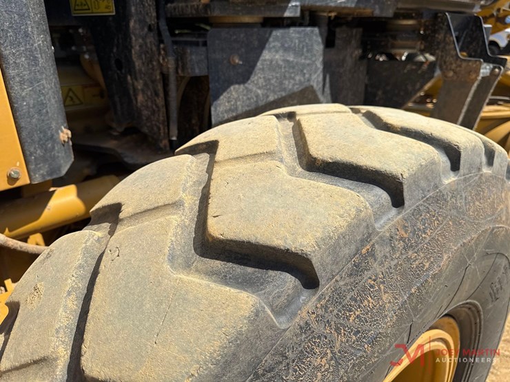 2021-caterpillar-120-image-15