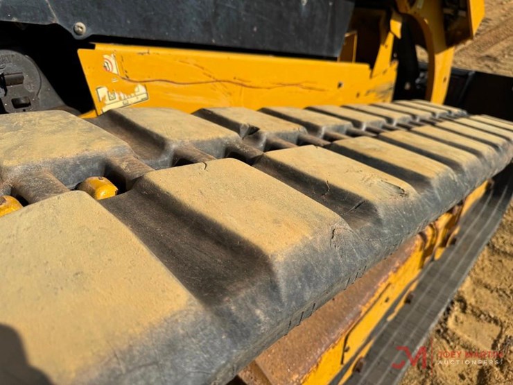 2015-caterpillar-299d-image-12