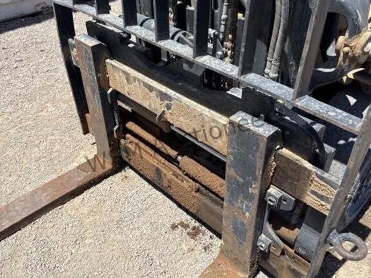 yale-gec080-forklift-image-11