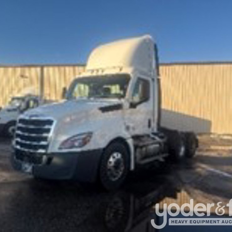 2020 FREIGHTLINER CASCADIA 126