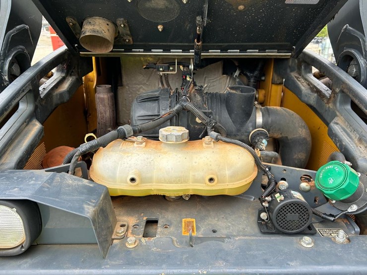 2019-deere-325g-image-19