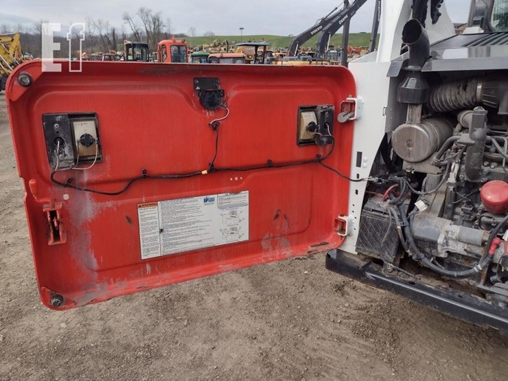 2016-bobcat-s570-image-27