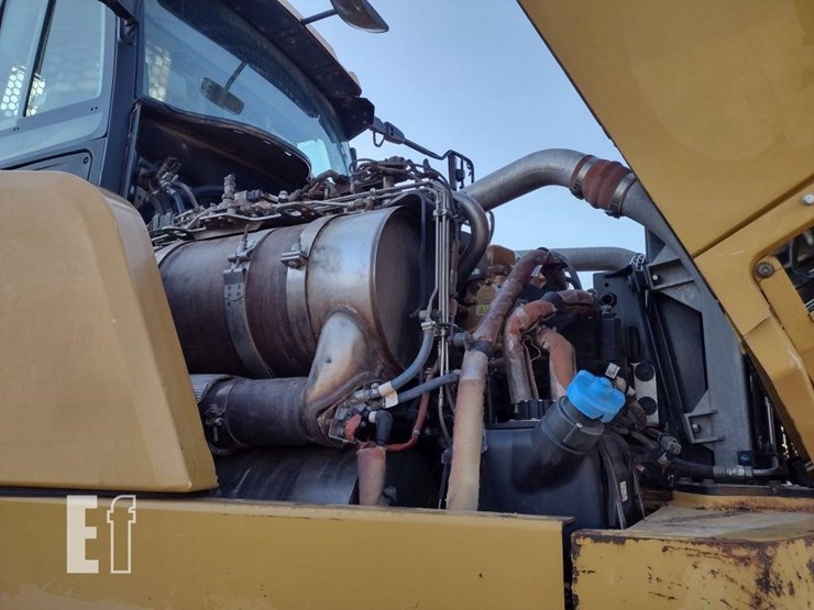 2019-caterpillar-745-image-36