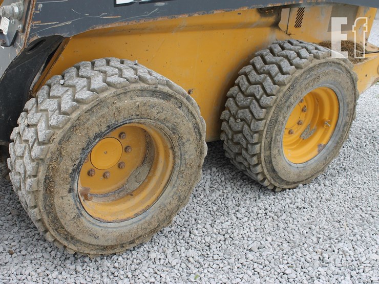 deere-320g-image-9