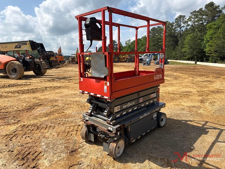 2020-skyjack-sj3219-electric-scissor-lift-image-4