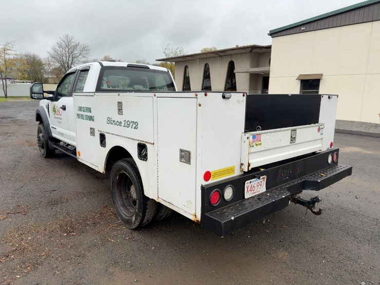 2021-ford-f550-xl-image-3
