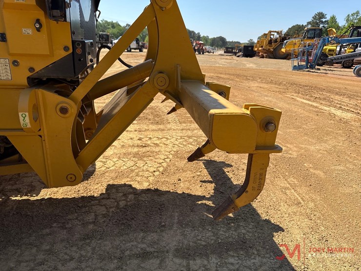 2021-caterpillar-120-image-12