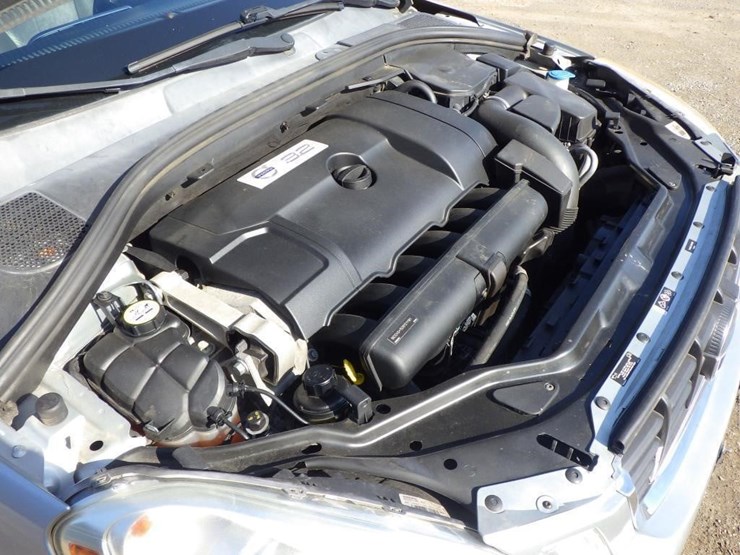 2013-volvo-xc60-image-11