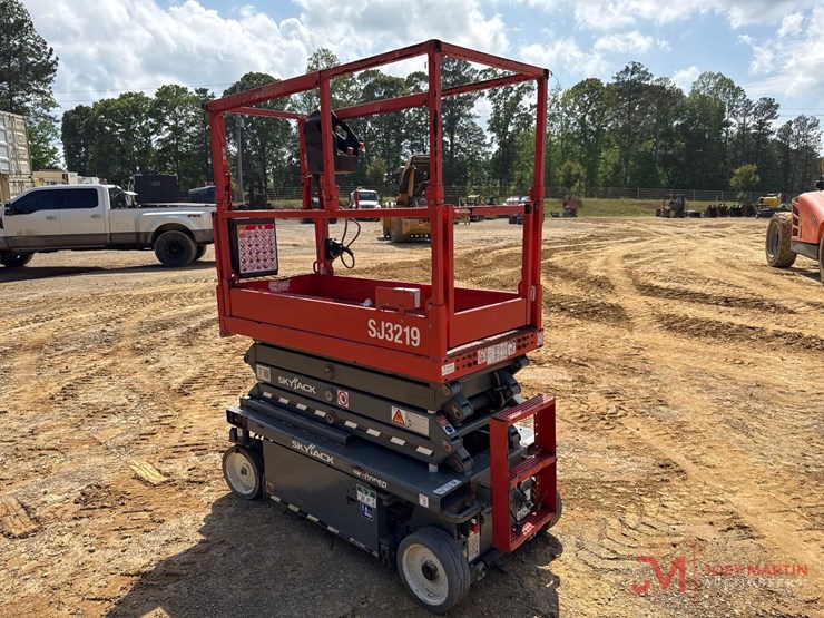 2020-skyjack-sj3219-electric-scissor-lift-image-3