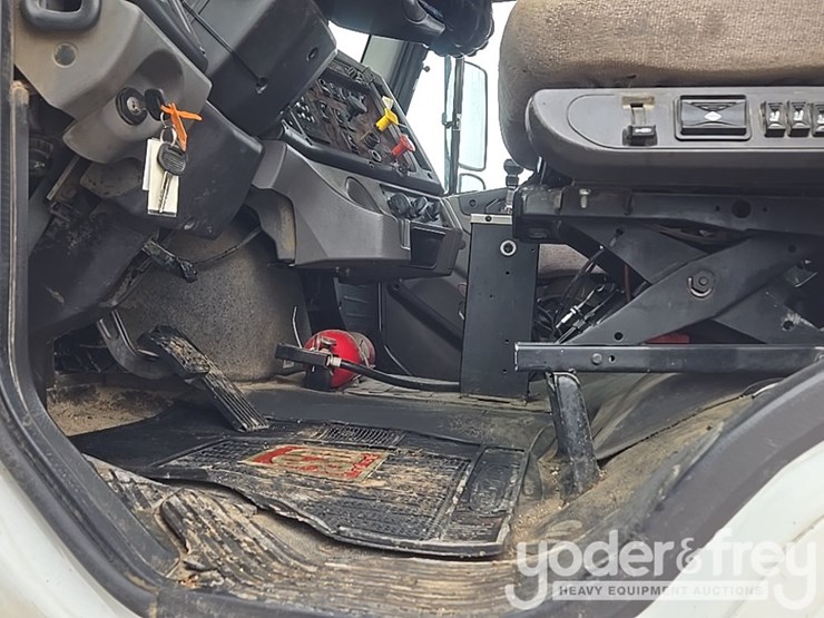 2019-freightliner-108sd-image-58