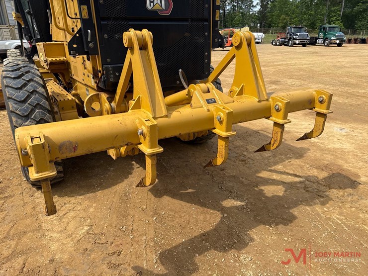 2021-caterpillar-120-image-12