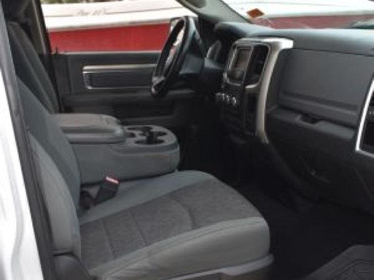 2014-dodge-1500-image-14