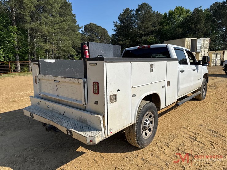 2018-chevrolet-silverado-2500-image-2