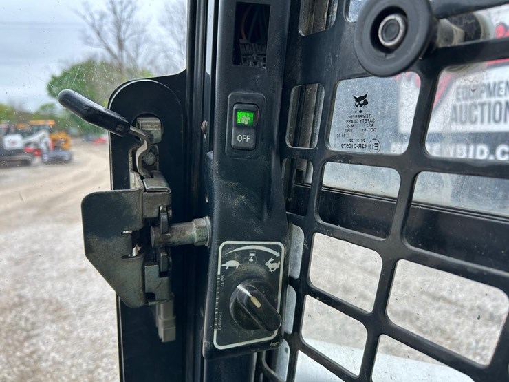 2020-bobcat-t770-image-23