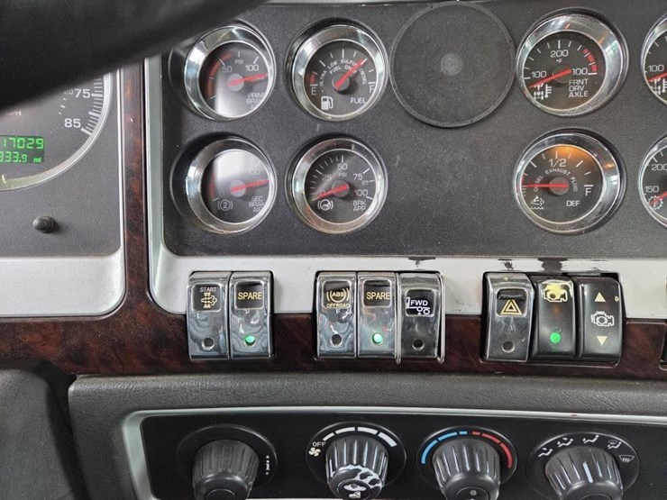 2015-kenworth-t800-image-18