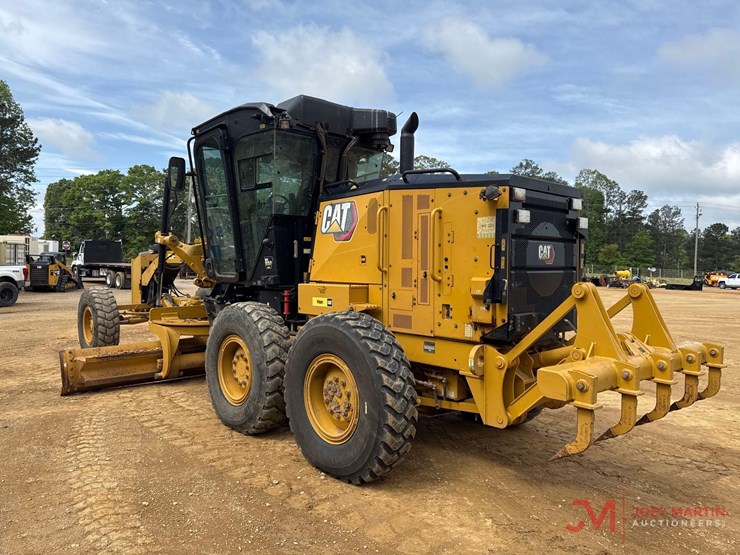 2021-caterpillar-120-image-3