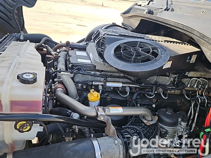 2019-freightliner-cascadia-125-image-23