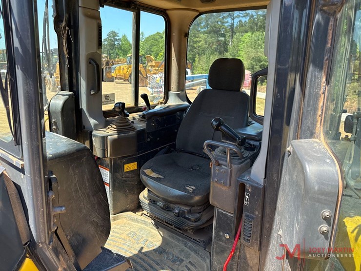 2011-komatsu-d65wx-16-image-14