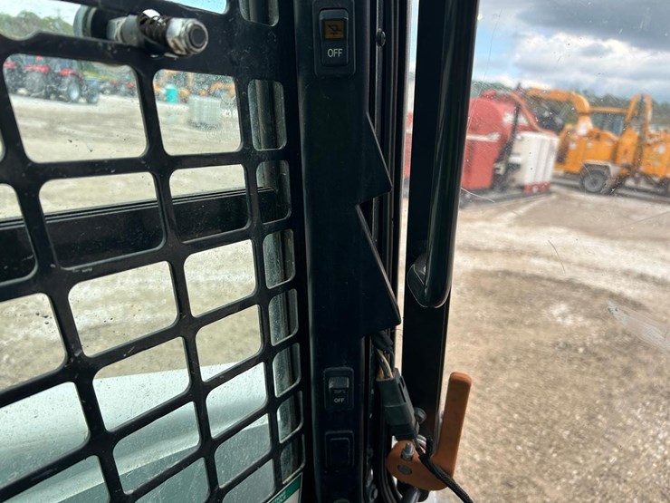 2022-bobcat-t770-image-25