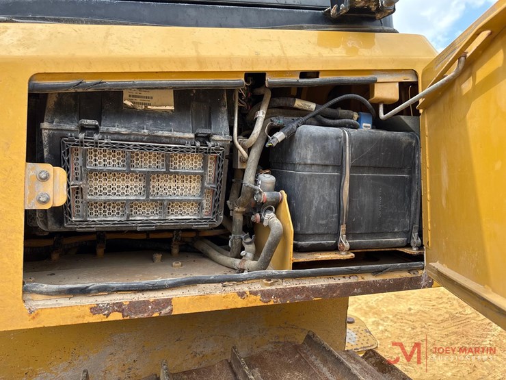 2018-caterpillar-d6k2-lgp-image-10