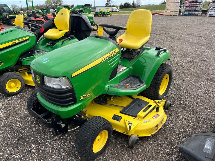 john-deere-x720-image-3