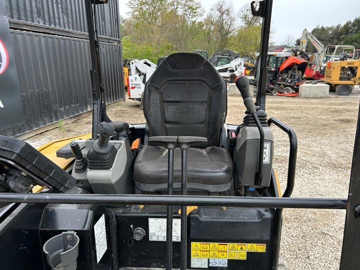 2021-caterpillar-303.5-image-19