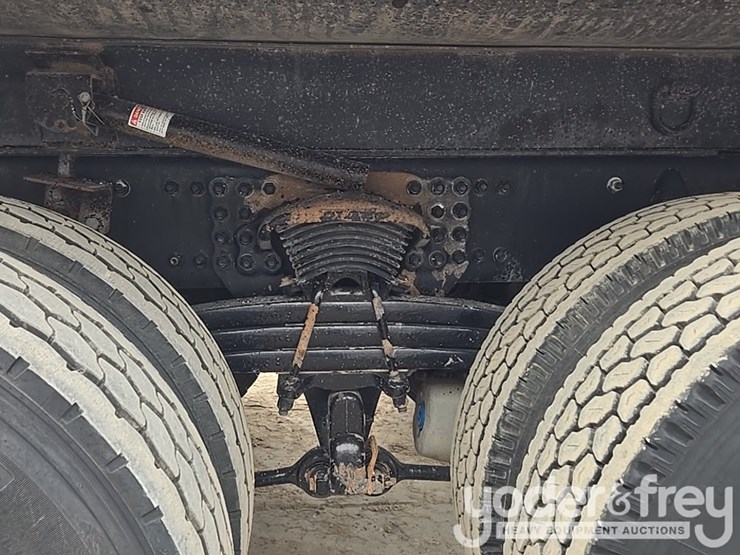 2019-freightliner-108sd-image-31