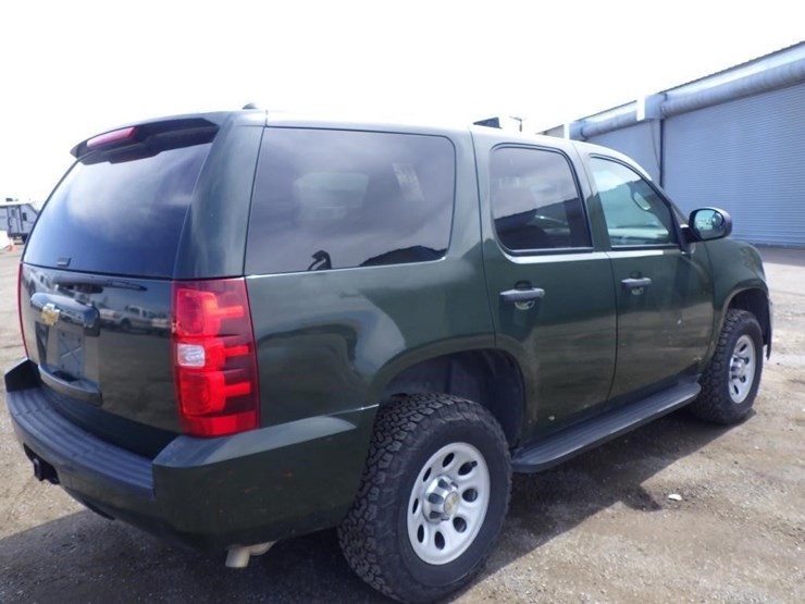 2014-chevrolet-tahoe-image-3