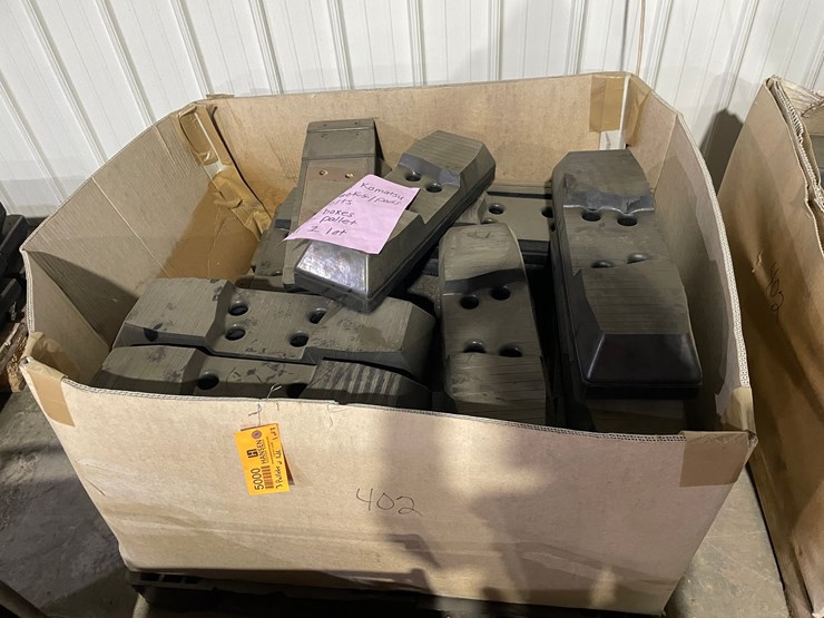 #5000-•-full-set-of-238-komatsu-rubber-liner-shoes-with-bolts-image-1
