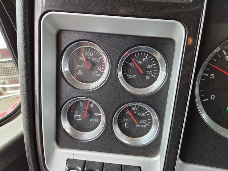 2012-kenworth-t800-image-26