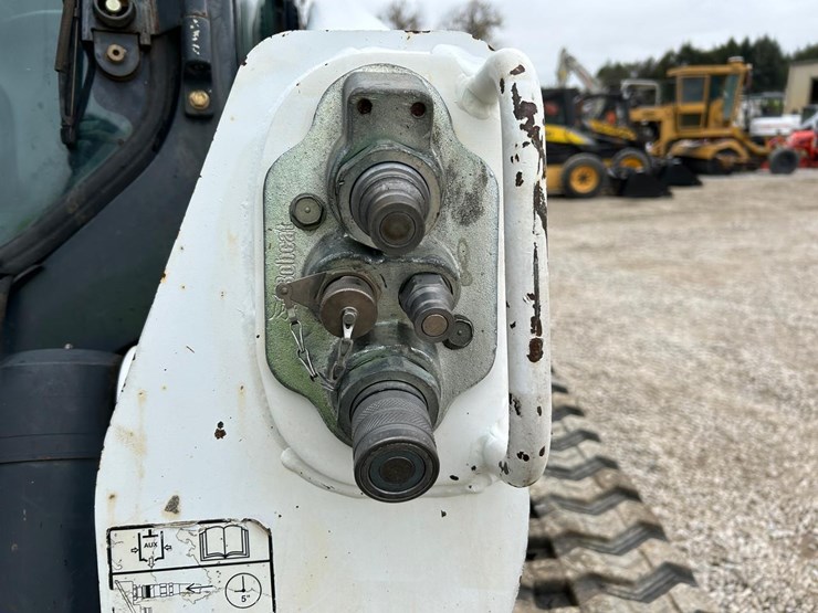2017-bobcat-t870-image-11
