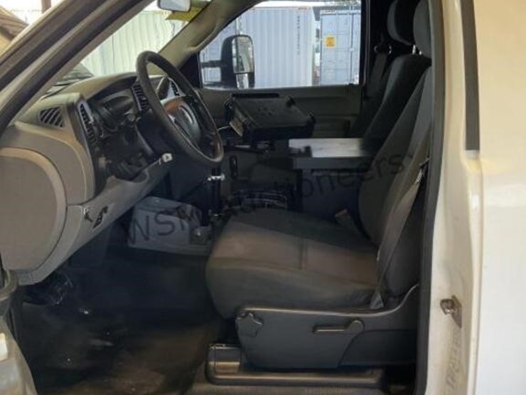 2013-chevrolet-silverado-3500hd-image-25