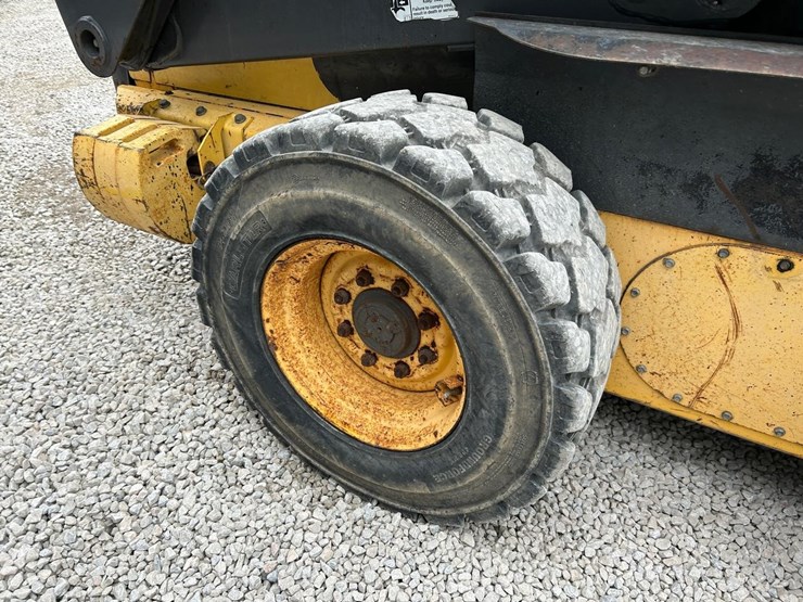 new-holland-l190-image-13