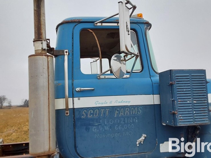 1974-mack-r600-image-17