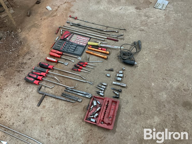various-hand-tools-image-3