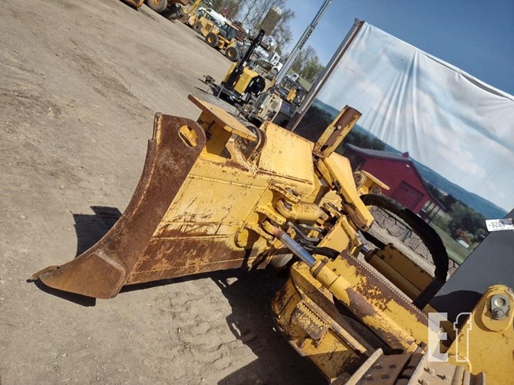 2004-deere-700h-image-21