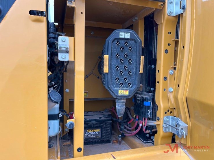 2019-caterpillar-320-image-14