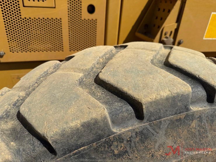 2021-caterpillar-120-image-14