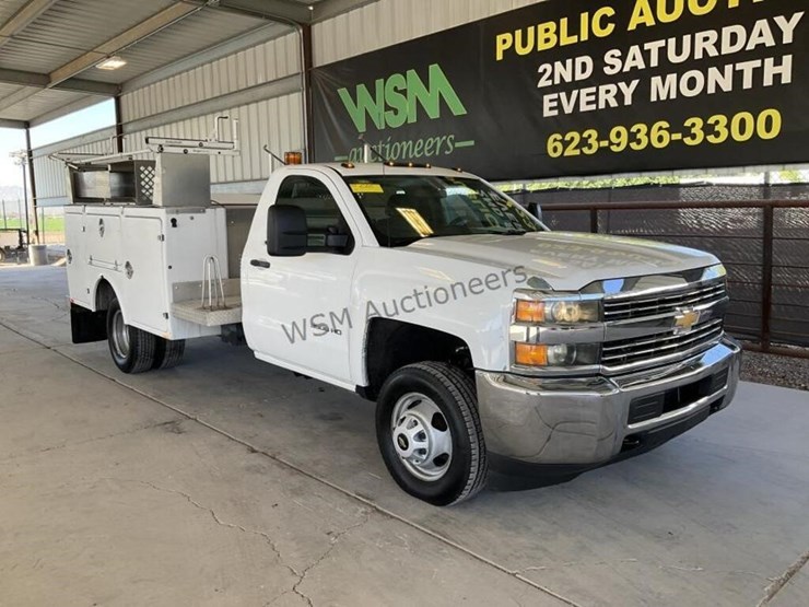 2015-chevrolet-silverado-3500hd-image-2