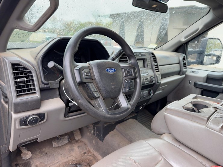 2021-ford-f550-xl-image-23