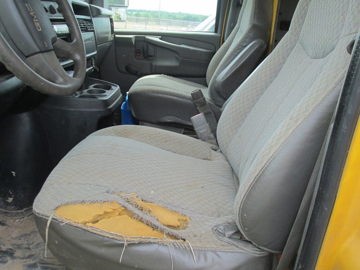 2006-gmc-3500-image-28